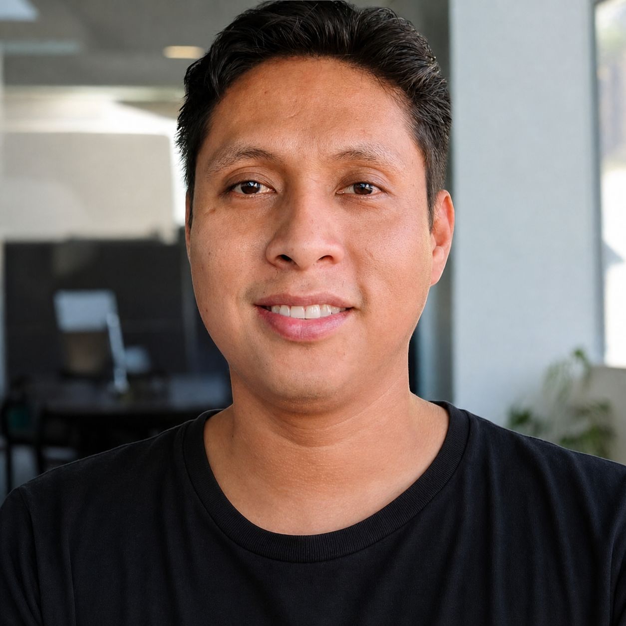 Retrato de Mario Hernandez, responsable de atraccion de clientes en Pallet Connect
